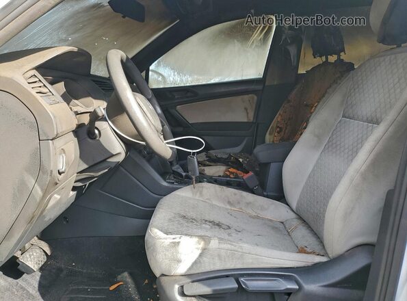 3VV0B7AX4KM190823 2019 VOLKSWAGEN TIGUAN Белый Вид салона спереди
