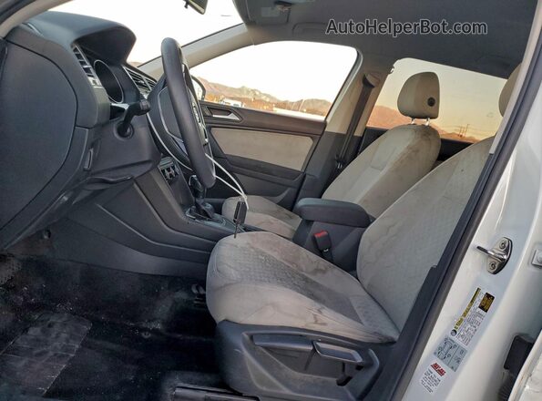 3VV1B7AX0KM060994 2019 VOLKSWAGEN TIGUAN White Widok wnętrza z przodu
