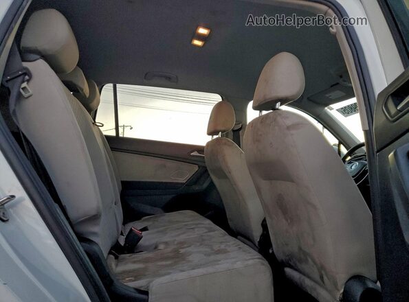 3VV1B7AX0KM060994 2019 VOLKSWAGEN TIGUAN White Widok wnętrza z tyłu
