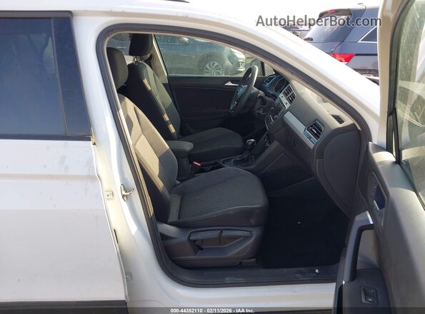 3VV1B7AX0LM015636 2020 VOLKSWAGEN TIGUAN Белый Вид салона спереди