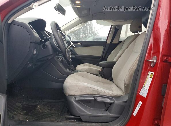 3VV1B7AX6JM085364 2018 VOLKSWAGEN TIGUAN Красный Вид салона спереди