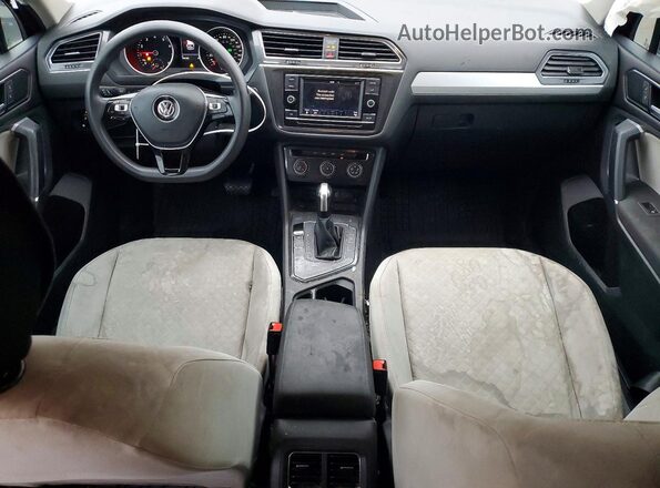 3VV1B7AX6JM085364 2018 VOLKSWAGEN TIGUAN Красный Вид панели приборов