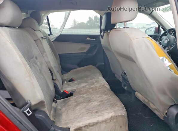 3VV1B7AX6JM085364 2018 VOLKSWAGEN TIGUAN Красный Вид задней части салона