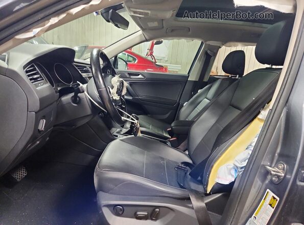 3VV2B7AX5JM219740 2018 VOLKSWAGEN TIGUAN Серый Вид салона спереди