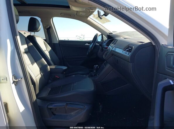 3VV2B7AX8KM011899 2019 VOLKSWAGEN TIGUAN White Front interior view