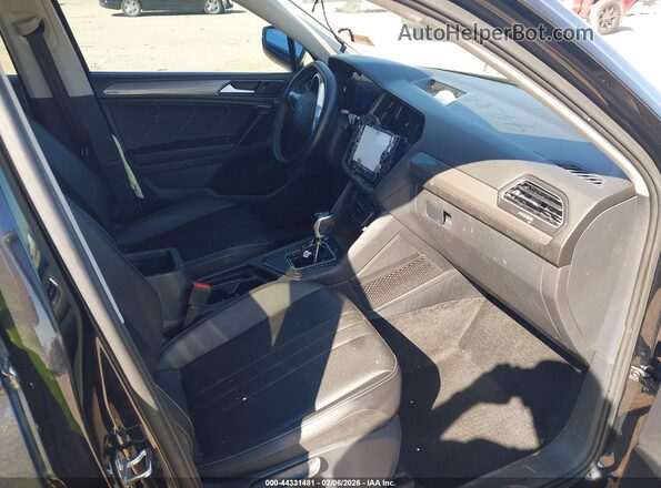 3VV3B7AX0RM002709 2024 VOLKSWAGEN TIGUAN Black Front interior view