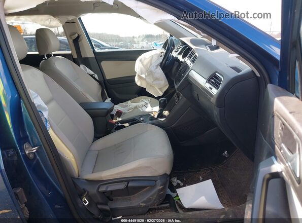 3VV3B7AX2JM016227 2018 VOLKSWAGEN TIGUAN Синий Вид салона спереди