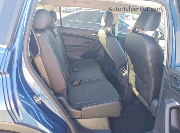 3VV3B7AX2JM188483 2018 VOLKSWAGEN TIGUAN Blue Rear seats view