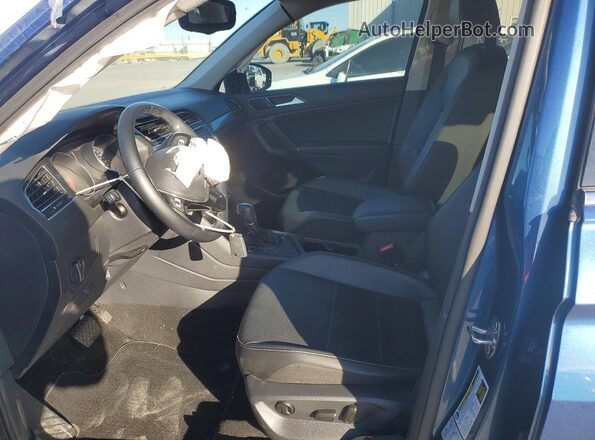 3VV3B7AX2JM188483 2018 VOLKSWAGEN TIGUAN Blue Front interior view