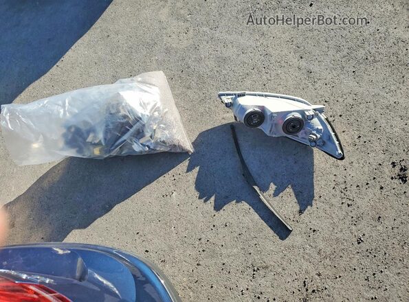 3VV3B7AX2JM188483 2018 VOLKSWAGEN TIGUAN Blue Engine compartment view