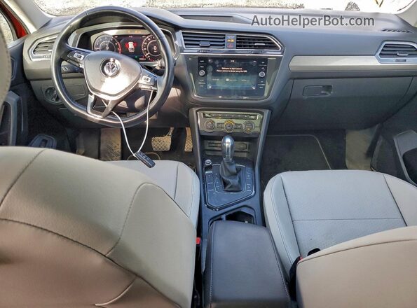 3VV3B7AX6KM041598 2019 VOLKSWAGEN TIGUAN Бордовый Вид панели приборов