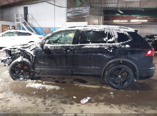 3VV8B7AX7RM032571 2024 VOLKSWAGEN TIGUAN Black Widok wnętrza 360 stopni