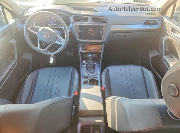 3VVMB7AX6PM018978 2023 VOLKSWAGEN TIGUAN Черный Вид панели приборов