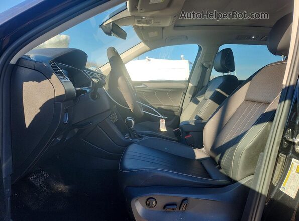 3VVMB7AX6PM018978 2023 VOLKSWAGEN TIGUAN Черный Вид салона спереди