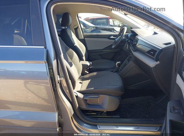 3VVSX7B2XRM066840 2024 VOLKSWAGEN TAOS Серый Вид салона спереди