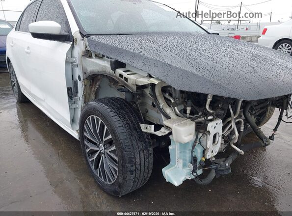 3VW2B7AJ4HM322519 2017 VOLKSWAGEN JETTA Белый Вид спереди