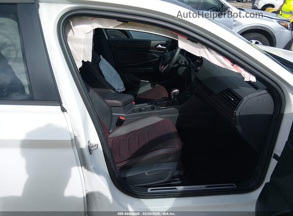 3VW2T7BU9PM022284 2023 VOLKSWAGEN JETTA Белый Вид салона спереди
