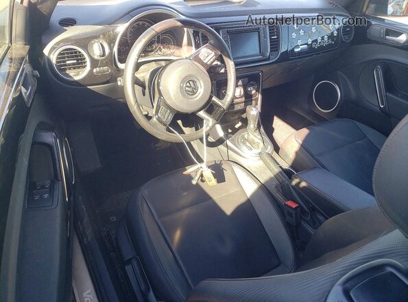 3VW517AT0HM805104 2017 VOLKSWAGEN BEETLE Черный Вид панели приборов