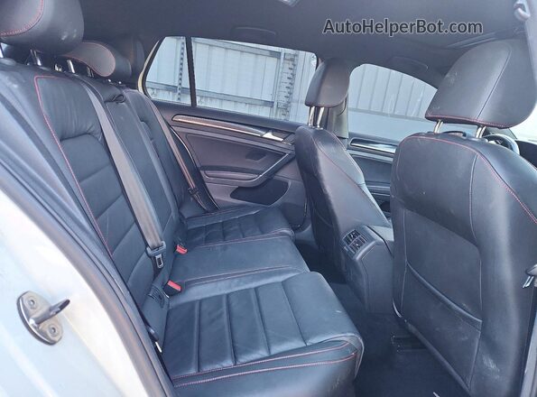 3VW547AUXHM045506 2017 VOLKSWAGEN GTI Белый Вид задних сидений