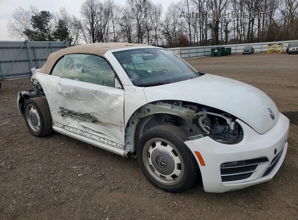 3VW5DAAT0JM504472 2018 VOLKSWAGEN BEETLE Белый Передняя правая четверть