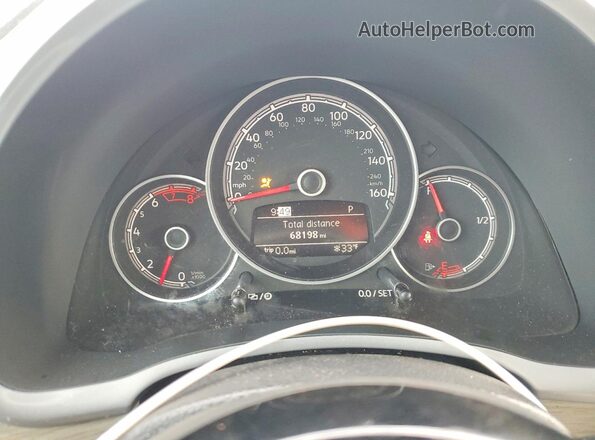 3VW5DAAT0JM504472 2018 VOLKSWAGEN BEETLE Белый Вид щитка приборов