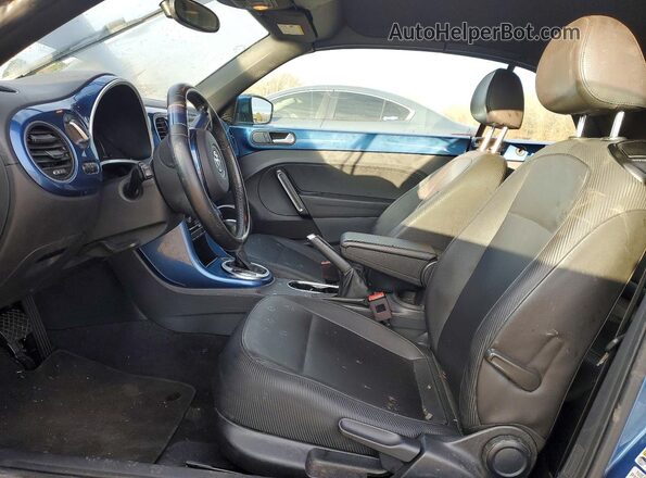 3VW5DAAT7JM515274 2018 VOLKSWAGEN BEETLE Blue Widok wnętrza z przodu