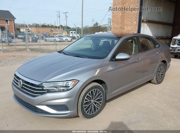 3VWC57BU0MM031885 2021 VOLKSWAGEN JETTA Серебряный Передняя левая четверть