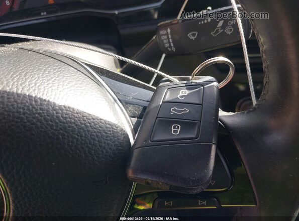 3VWC57BU8KM067014 2019 VOLKSWAGEN JETTA Красный Вид панели приборов
