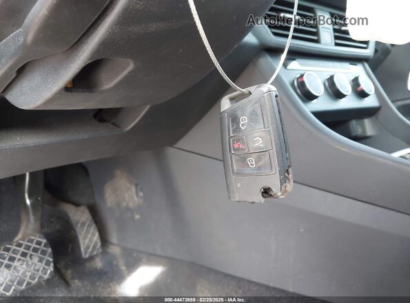 3VWCB7BU9KM169768 2019 VOLKSWAGEN JETTA Red Widok deski rozdzielczej