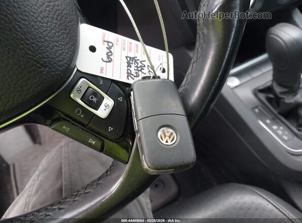 3VWDB7AJ4HM415744 2017 VOLKSWAGEN JETTA Черный Вид панели приборов