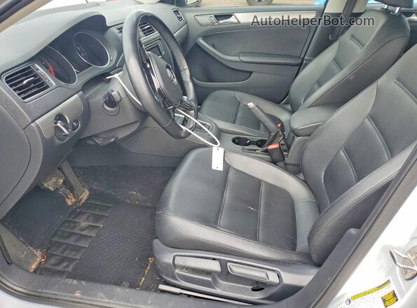 3VWDB7AJ8HM295012 2017 VOLKSWAGEN JETTA Серый Вид салона спереди