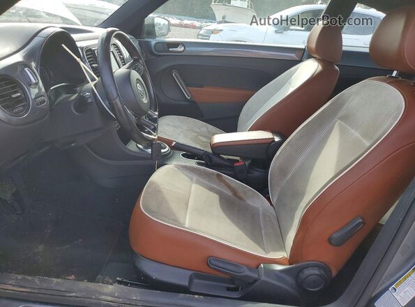 3VWF17AT6HM631480 2017 VOLKSWAGEN BEETLE Gray Вид салону спереду