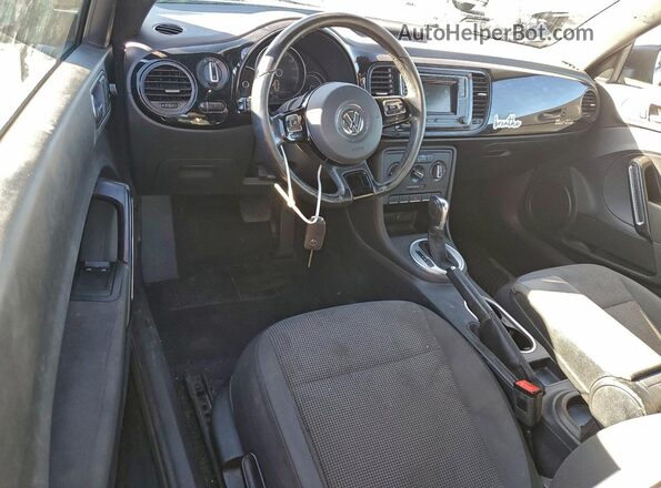 3VWF17AT9HM611515 2017 VOLKSWAGEN BEETLE Черный Вид панели приборов