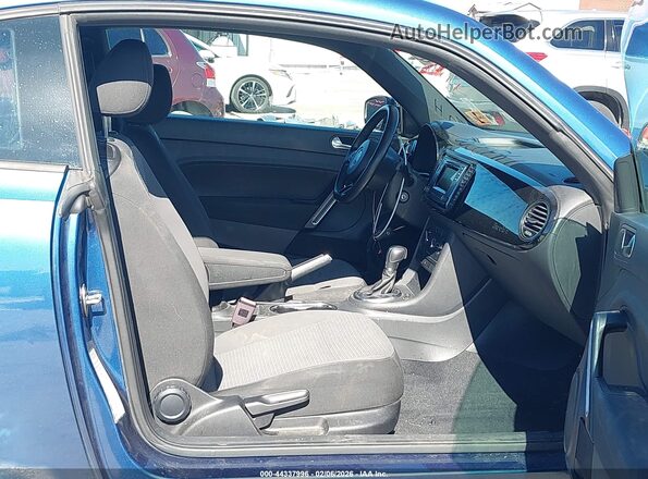 3VWFD7AT4JM709722 2018 VOLKSWAGEN BEETLE Blue Вид салону спереду
