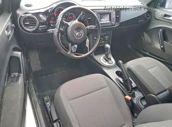 3VWFD7AT8JM708931 2018 VOLKSWAGEN BEETLE White Vista del salpicadero