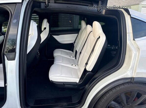 5YJXCDE48HF061148 2017 TESLA MODEL X Белый Вид салона спереди