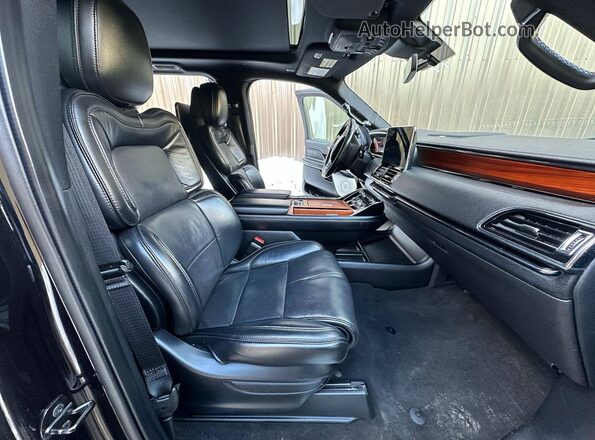 5LMJJ3LT7KEL21377 2019 LINCOLN NAVIGATOR Черный Вид сзади