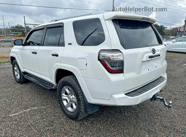JTEBU5JR1J5557314 2018 TOYOTA 4RUNNER Белый Передняя правая четверть