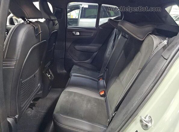 YV4ED3UB1N2758705 2022 VOLVO XC40 Серый Вид салона спереди
