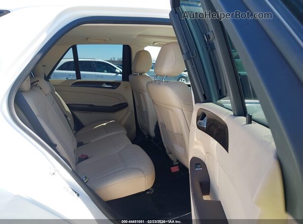 4JGDA5JB5HA814660 2017 MERCEDES-BENZ GLE 350 White Widok naklejki z numerem VIN