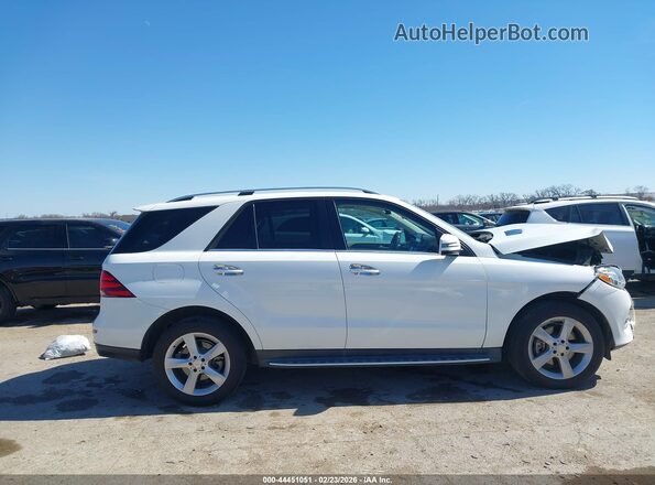 4JGDA5JB5HA814660 2017 MERCEDES-BENZ GLE 350 White Widok wnętrza z tyłu