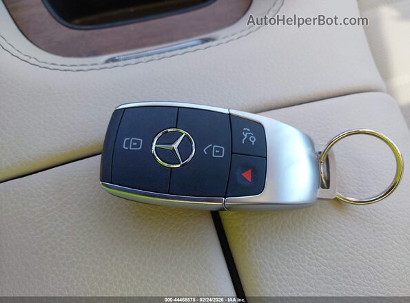 4JGFB5KB8NA708672 2022 MERCEDES-BENZ GLE 450 Серебряный Вид панели приборов