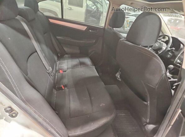 4S3BNAD60J3037516 2018 SUBARU LEGACY White Widok tylnych siedzeń