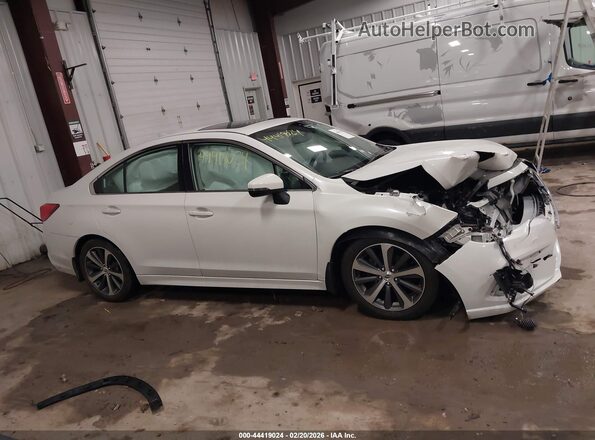 4S3BNAN67J3024826 2018 SUBARU LEGACY Белый Вид задней части салона