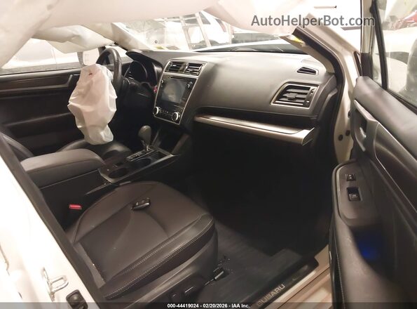 4S3BNAN67J3024826 2018 SUBARU LEGACY Белый Вид салона спереди