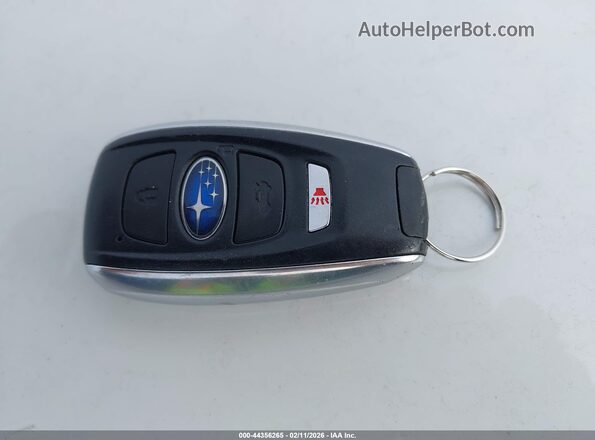 4S3BNEN60J3010354 2018 SUBARU LEGACY Белый Вид панели приборов