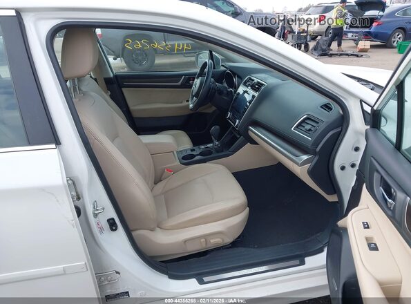 4S3BNEN60J3010354 2018 SUBARU LEGACY Белый Вид салона спереди