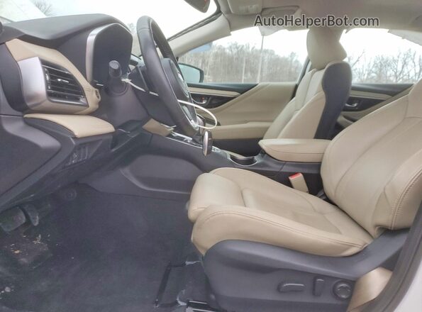 4S3BWAN60P3013429 2023 SUBARU LEGACY Белый Вид салона спереди