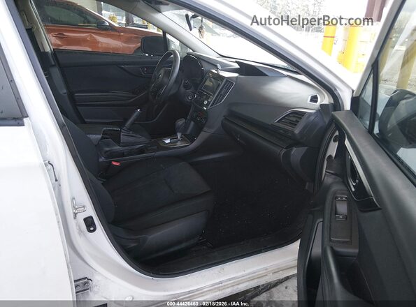 4S3GKAA67J3618787 2018 SUBARU IMPREZA Белый Вид салона спереди