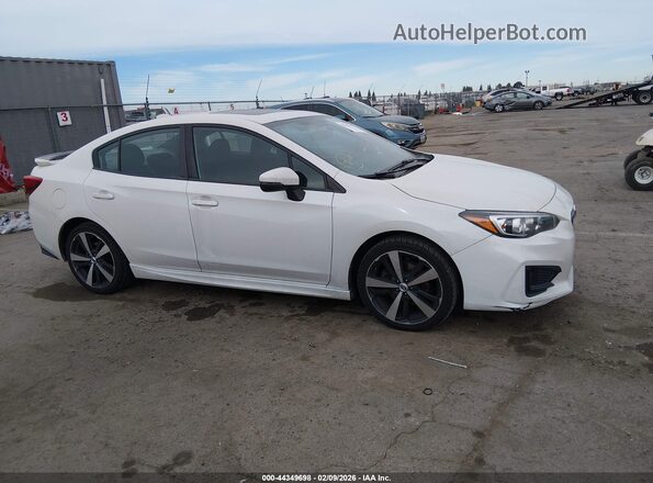 4S3GKAM62J3600130 2018 SUBARU IMPREZA Белый Вид задней части салона